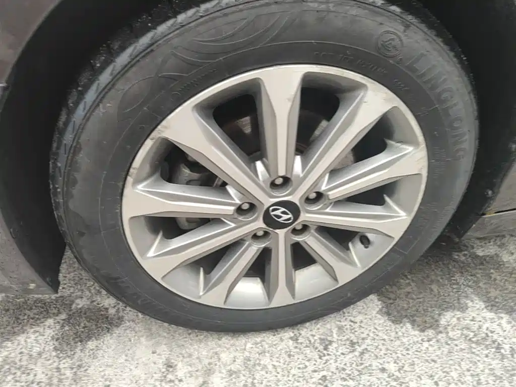 Hyundai Sonata 2015 1.6T GLS Smart фото 23
