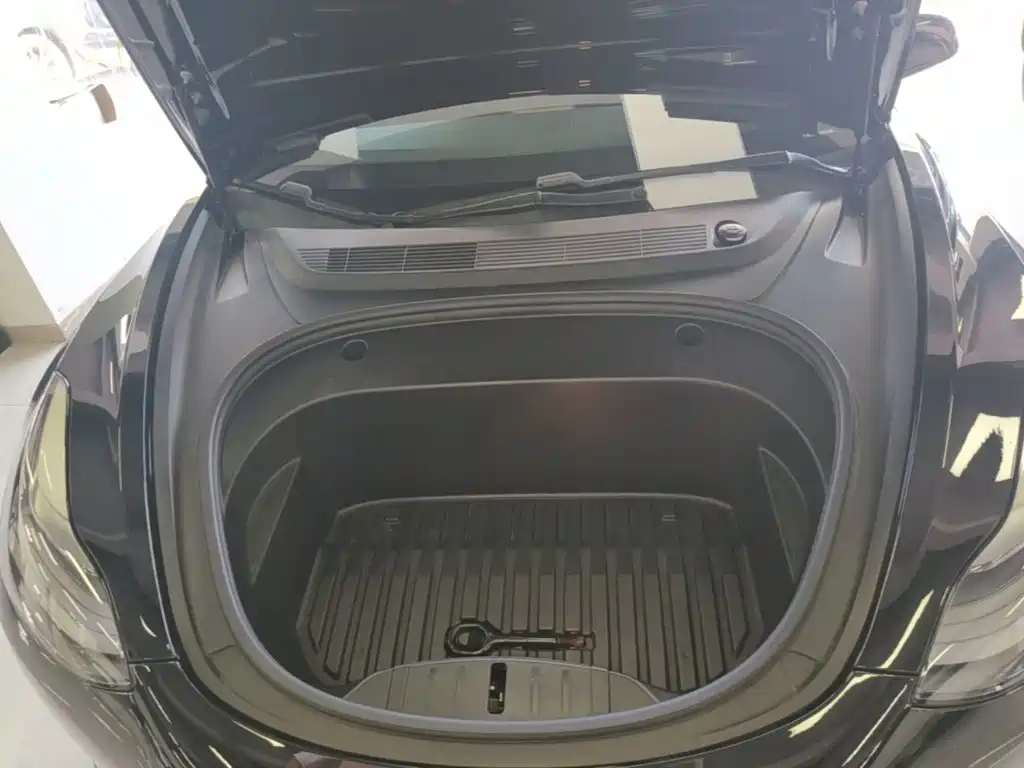 Фото 20 - Tesla Model 3