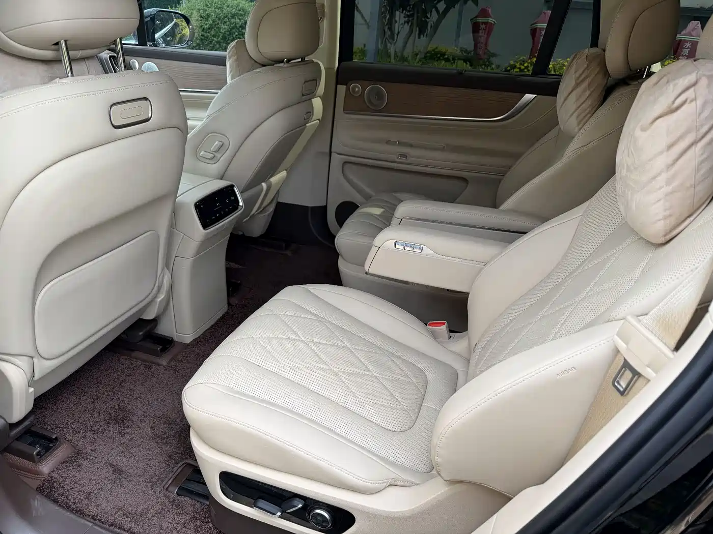 AITO Wenjie AITO M9 2024 Range Extender Max Edition 42kWh 6-seater фото 8