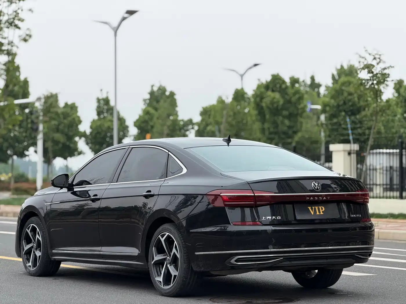 Volkswagen Passat 2024 380TSI Starlight Luxury Edition фото 6
