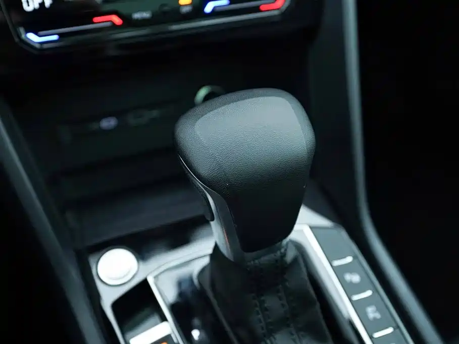 Volkswagen Tiguan L 2023 Facelift 380TSI Automatic 4WD R-Line Flagship Edition 7-Seater фото 9