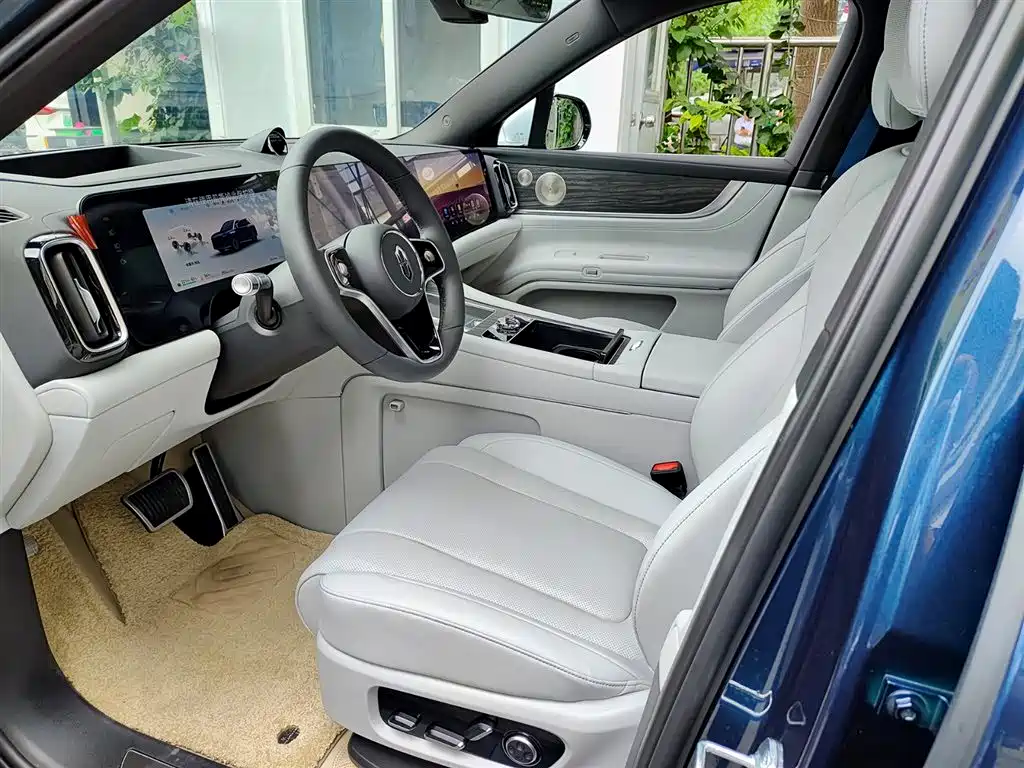 AITO Wenjie AITO M9 2025 Extended Range Max 52kWh 6-Seater фото 7