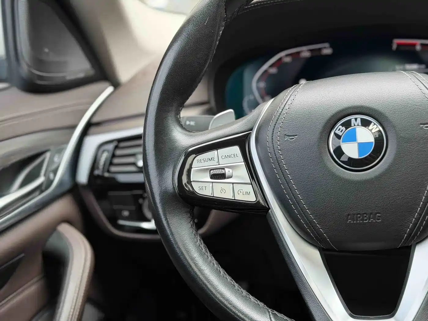 BMW 5 Series 2021 530Li Premium Luxury Package фото 16