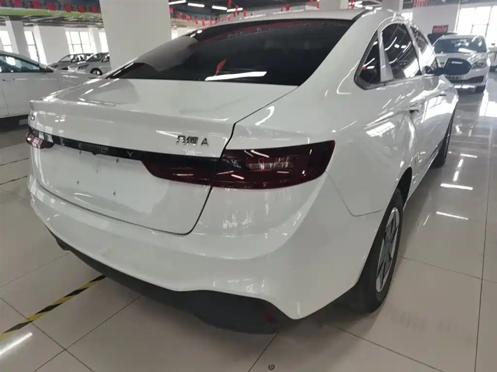 Фото 7 - Geely Geometry A
