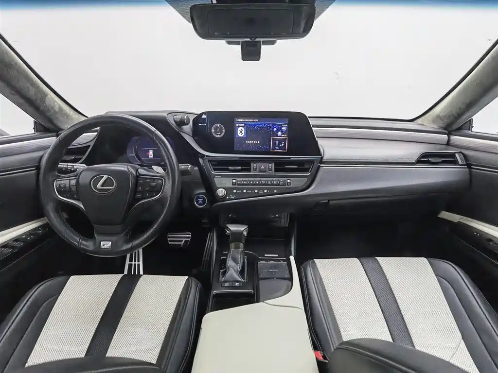 Lexus ES 2021 300h F SPORT фото 5