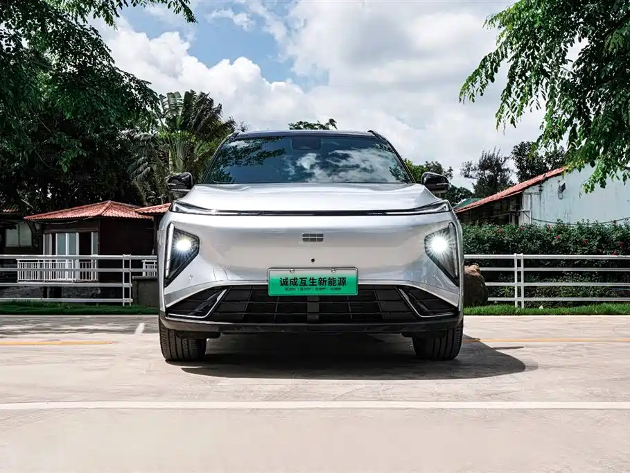 Geely Galaxy Galaxy L7 2025 EM-i 115km Explorer+ Edition фото 2