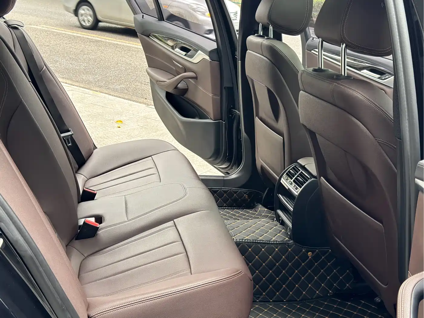 BMW 5 Series 2018 525Li M Sport Package фото 6