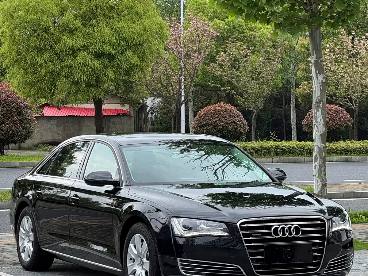 Audi A8 2012 A8L 45 TFSI quattro Luxury фото 3