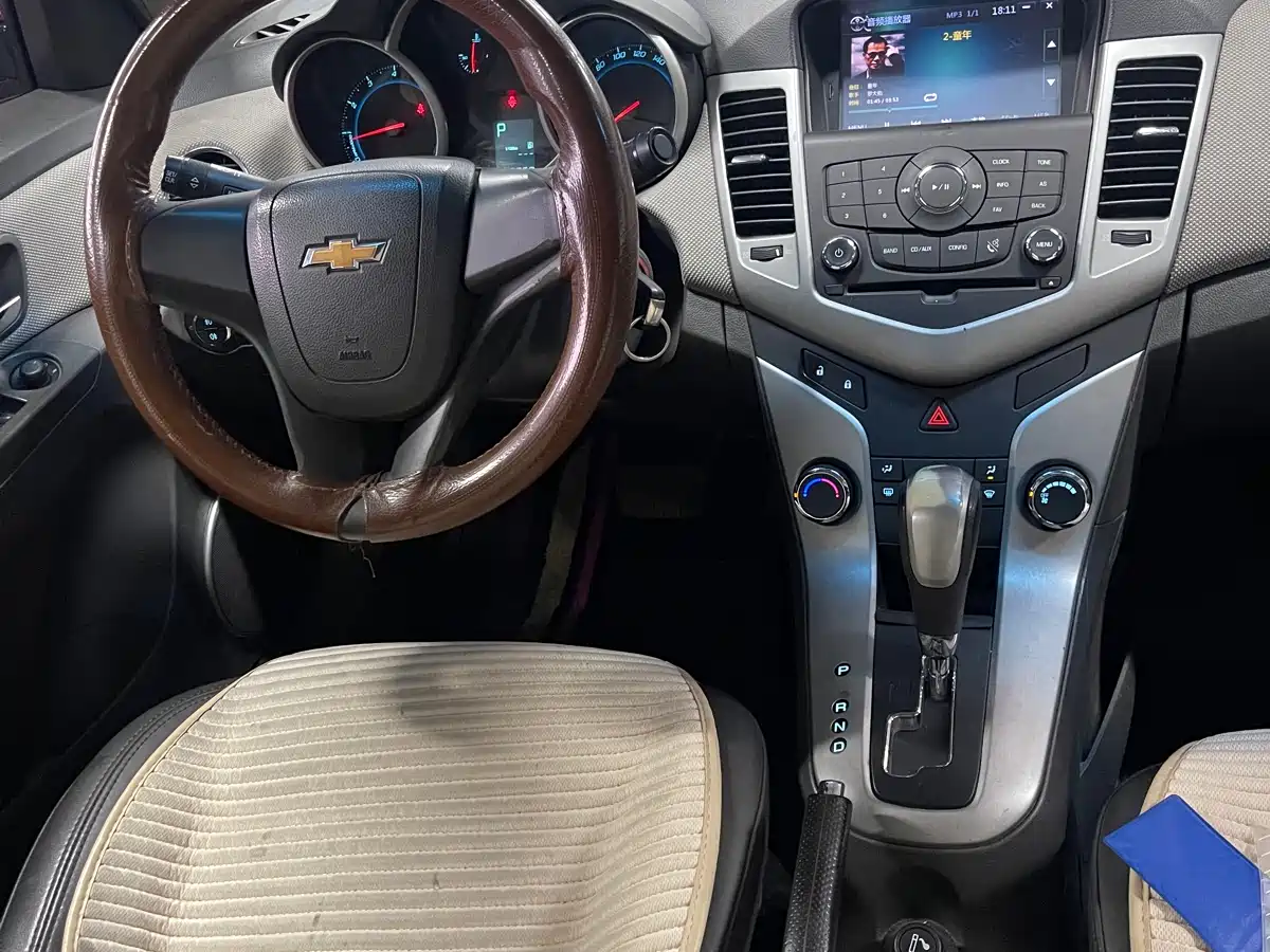 Chevrolet Cruze 2013 Model 1.8L SE AT фото 8
