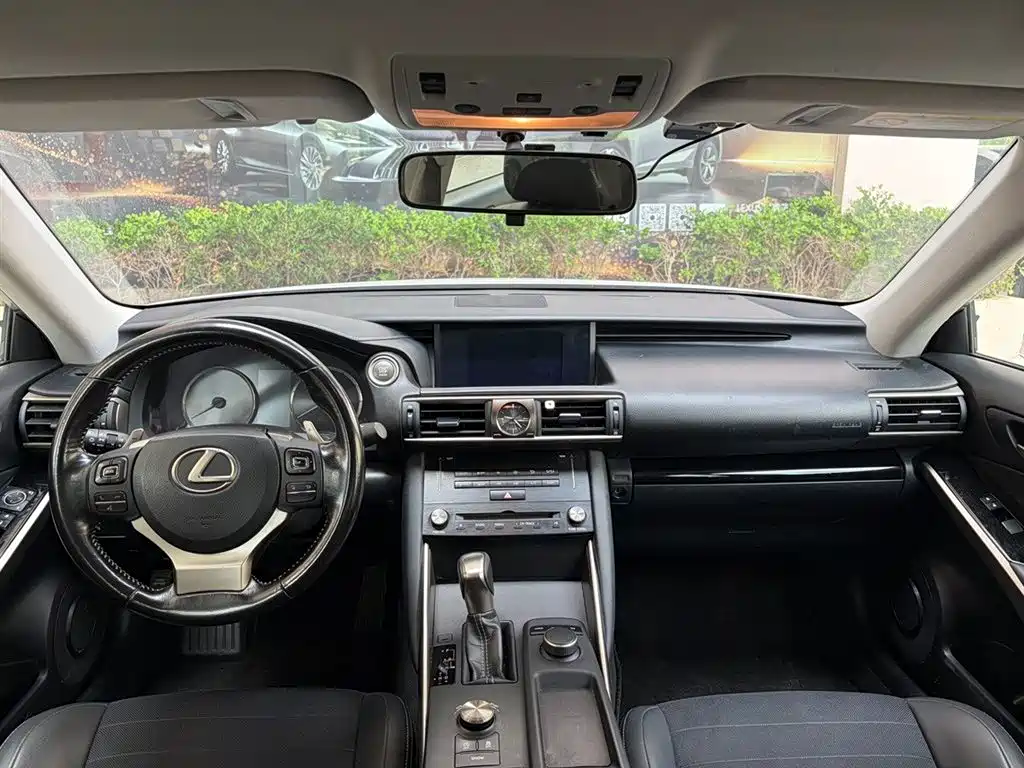 Lexus IS 2017 2017 300 Leading Edition