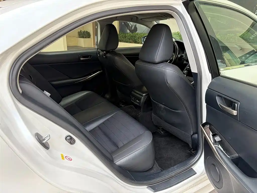 Lexus IS 2017 2017 300 Leading Edition