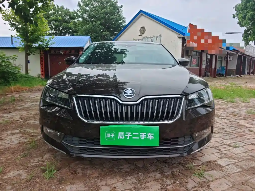 Photo 3 - Škoda Superb
