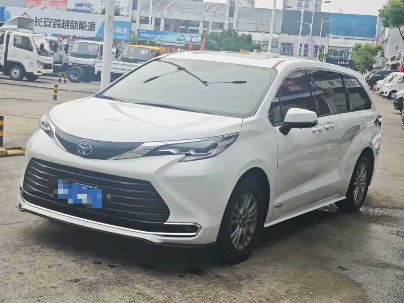 Toyota Sienna 2023 2.5L Hybrid Luxury Edition