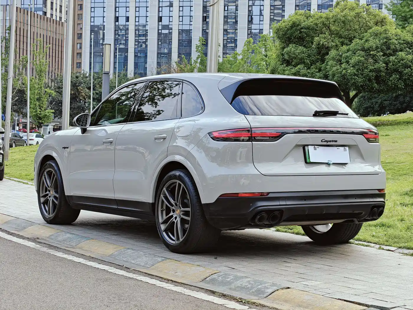 Porsche Cayenne New Energy 2023 Cayenne E-Hybrid 2.0T Platinum Edition фото 21