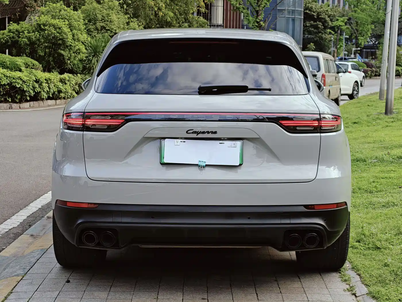 Porsche Cayenne New Energy 2023 Cayenne E-Hybrid 2.0T Platinum Edition фото 22