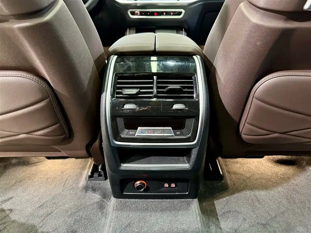 BMW X5 2023 xDrive 40Li M Sport Package фото 22