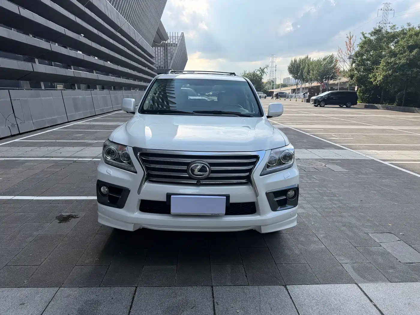 Photo 1 - Lexus LX