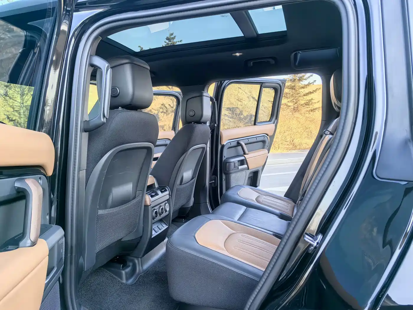Land Rover Defender 2024 110 3.0T P400 X фото 13