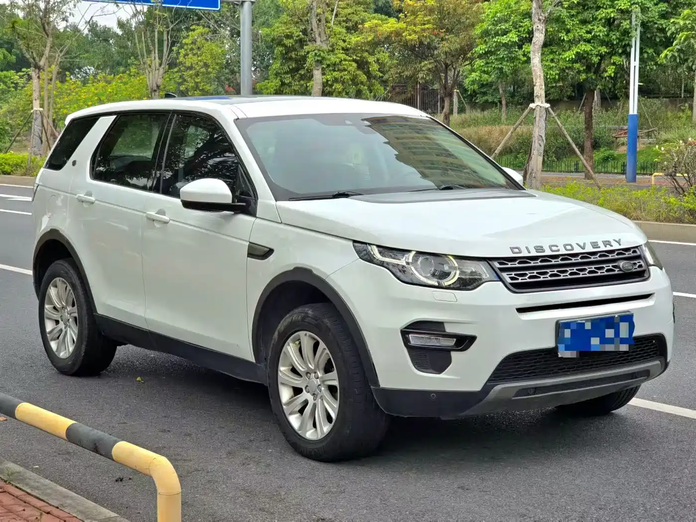 Land Rover Discovery Sport 2017 2.0T SE фото 3