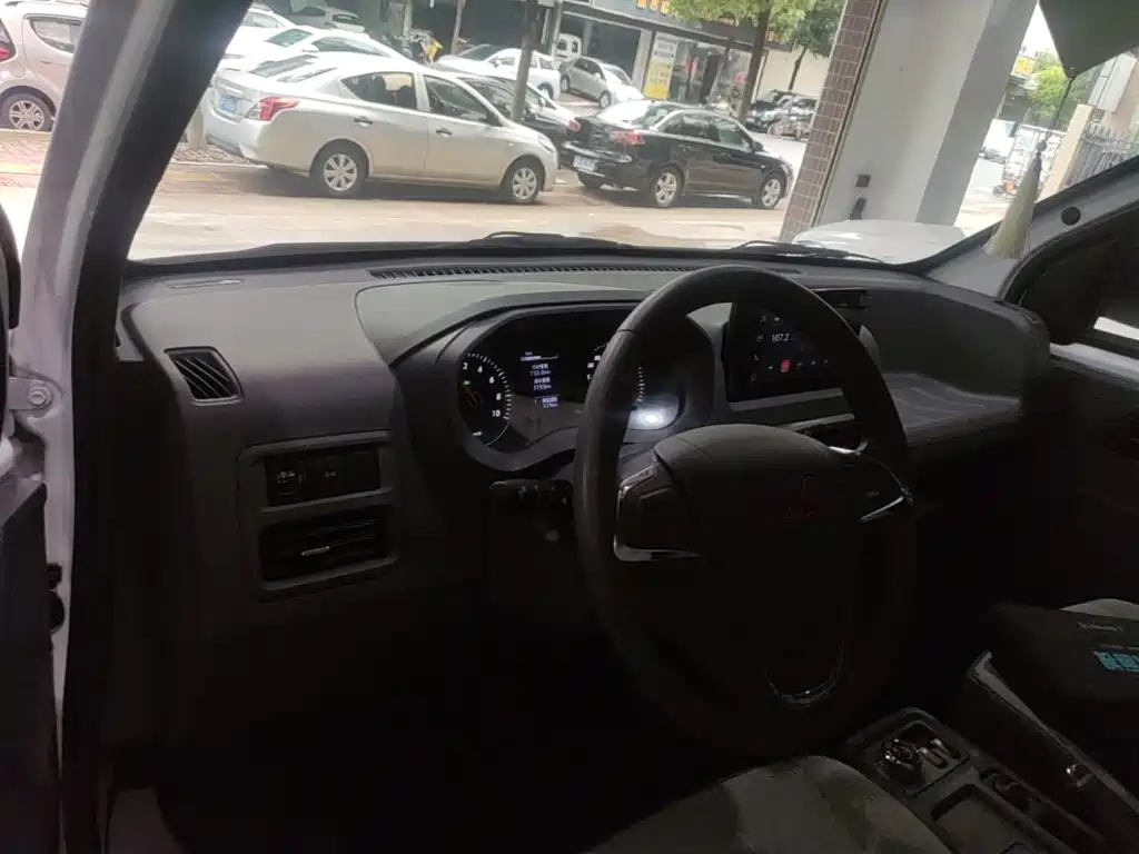 Wuling Motors Wuling Yangguang 2026 2025 310KM Sealed Window CATL Custom Edition