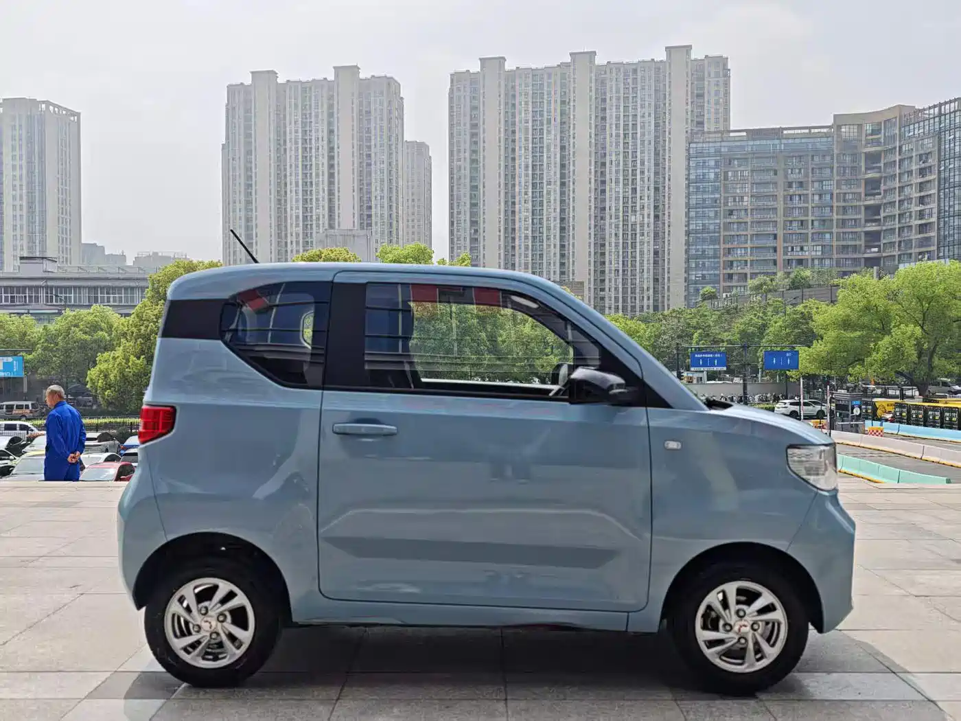 WULING AUTOMOBILE HONGGUANG MINIEV