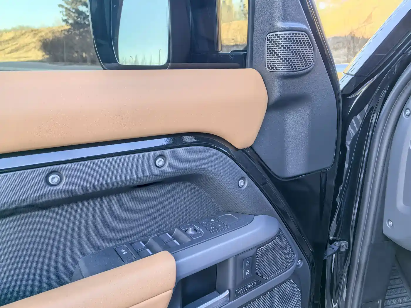 Land Rover Defender 2024 110 3.0T P400 X фото 11