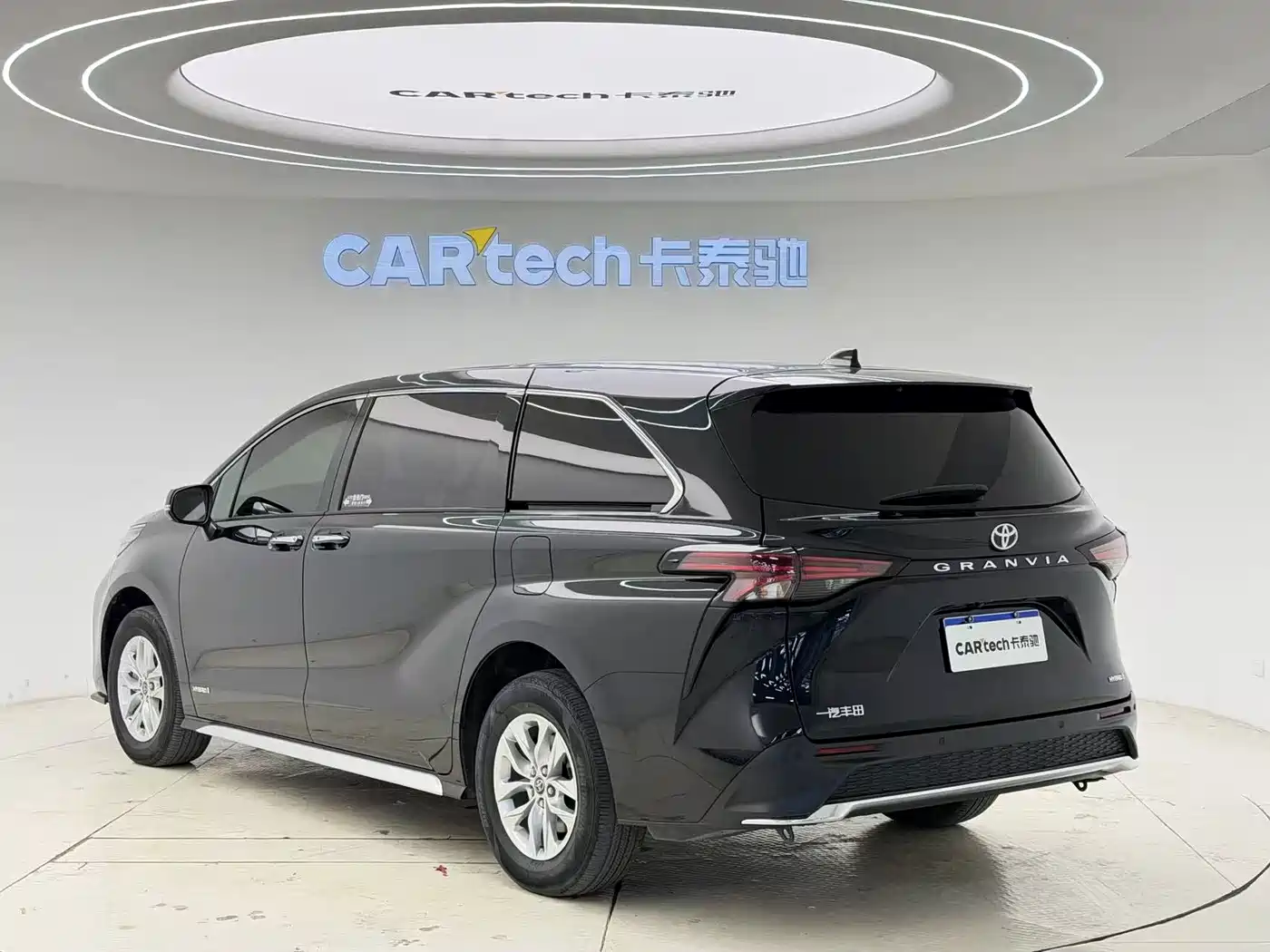 Toyota Granvia 2024 2.5L Hybrid Comfort фото 6