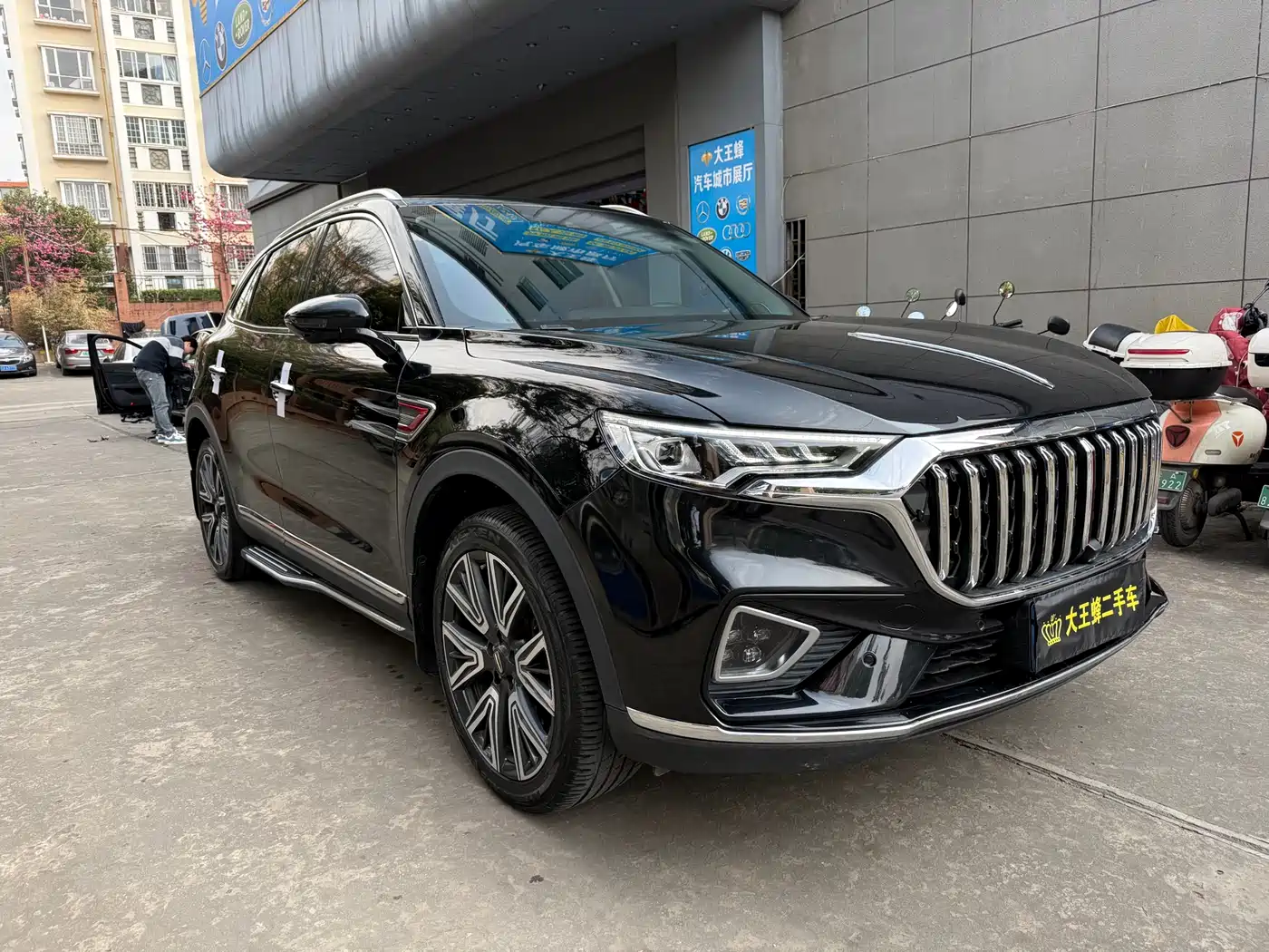 Photo 3 - Hongqi HS5
