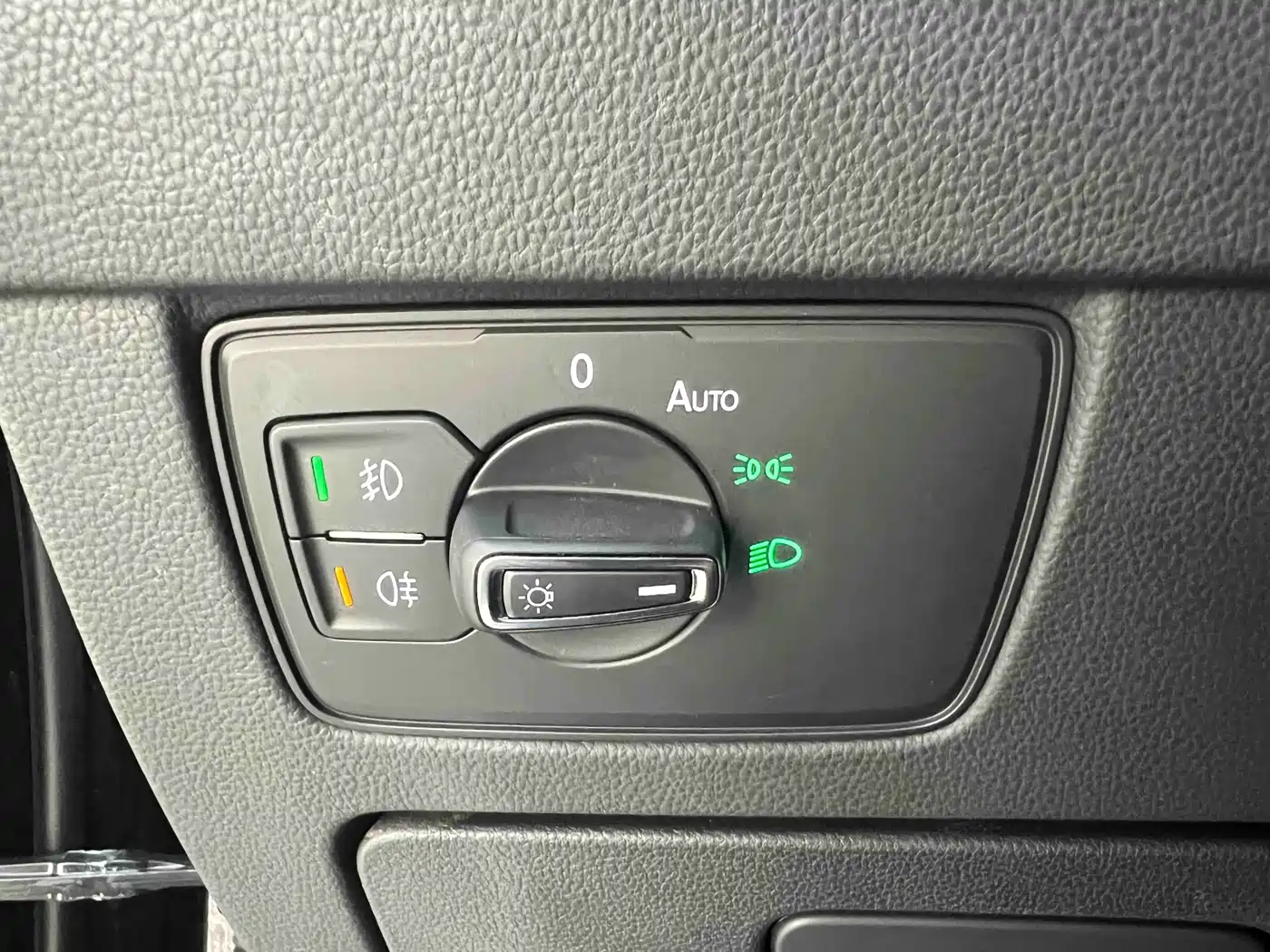 Volkswagen Magotan 2023 Model 2 Million Units Commemorative Edition 280TSI DSG Leading Version фото 9