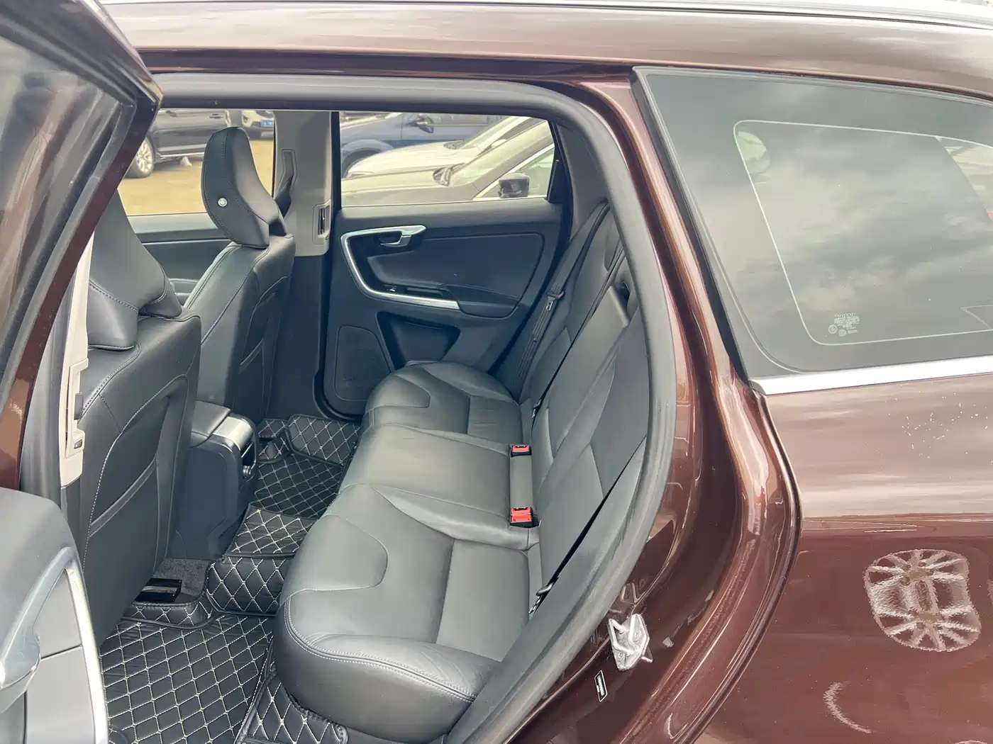Фото 12 - Volvo XC60