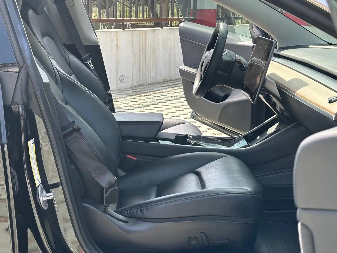 Tesla Model 3 (Import) 2019 2019 Long Range All-Wheel Drive Edition