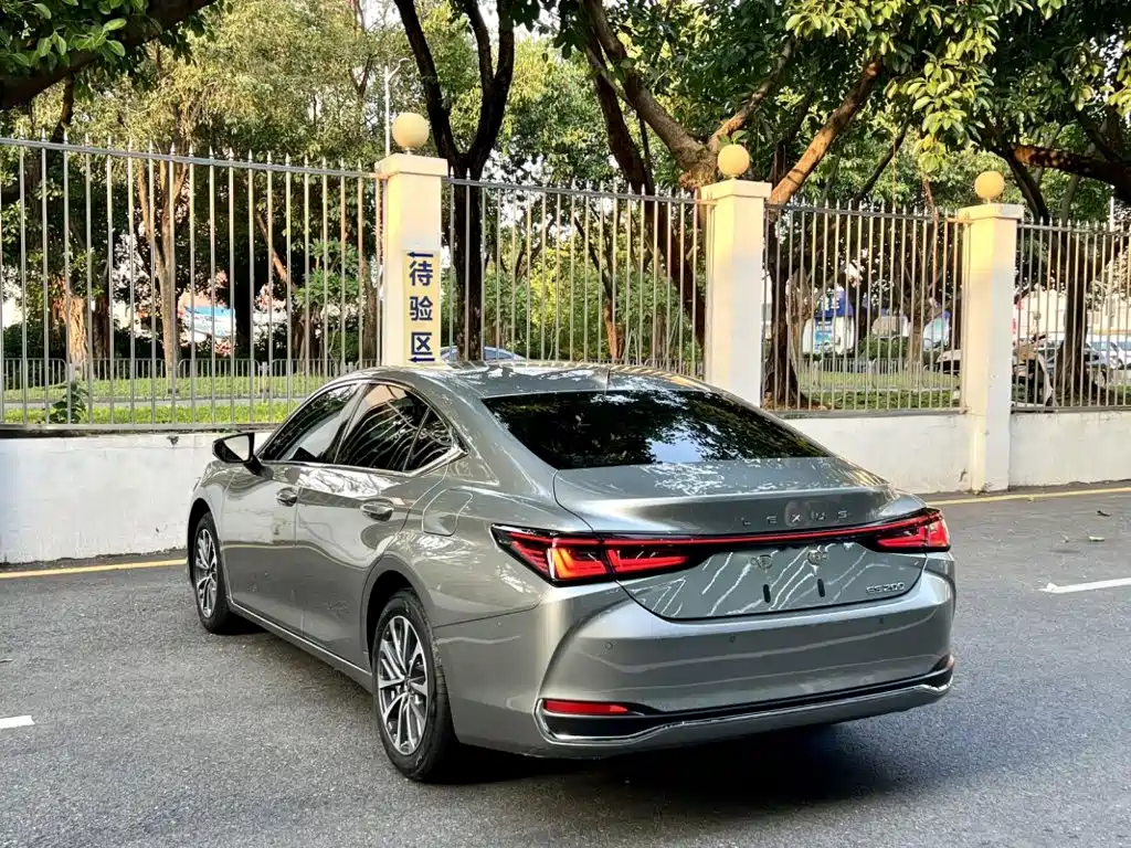 Lexus ES 2025 2025 200 Ultimate Edition