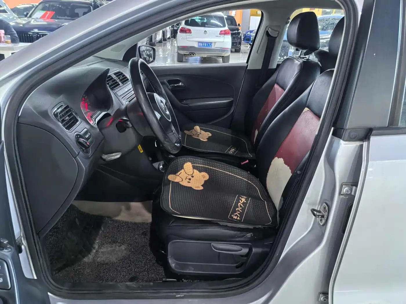 Volkswagen Polo 2013 1.6L Automatic Comfort Edition фото 4
