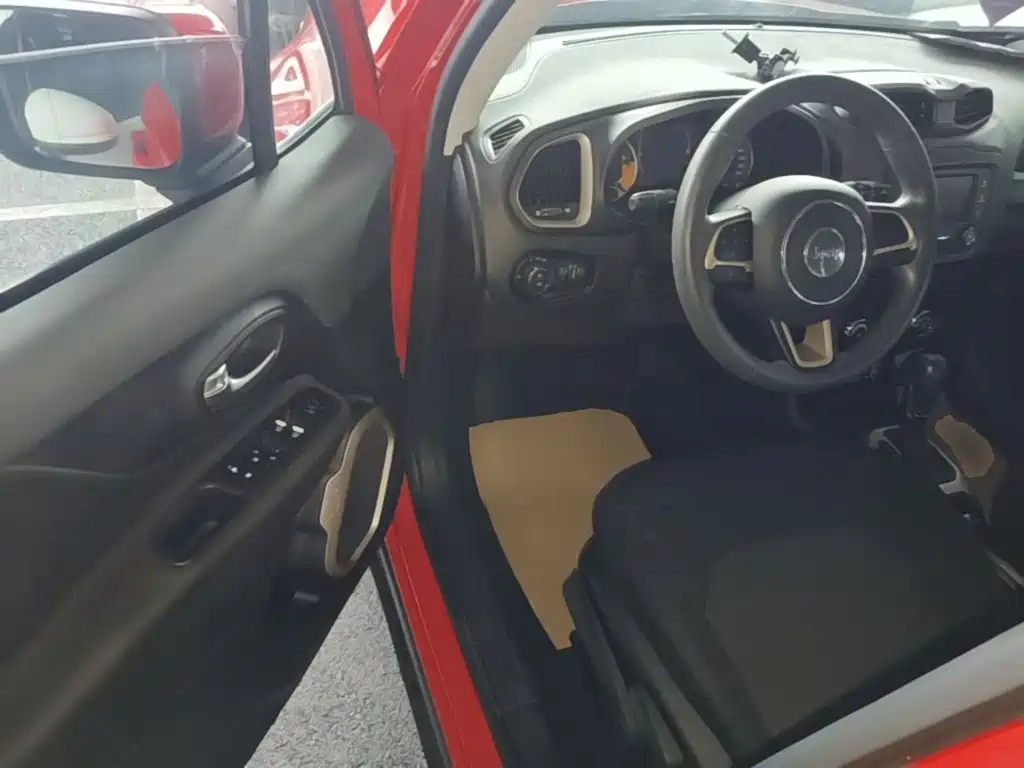 Photo 16 - Jeep Renegade