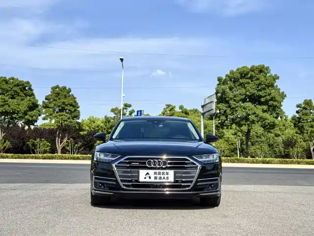 Audi A8 2021 A8L 55 TFSI quattro Premium — фото 2