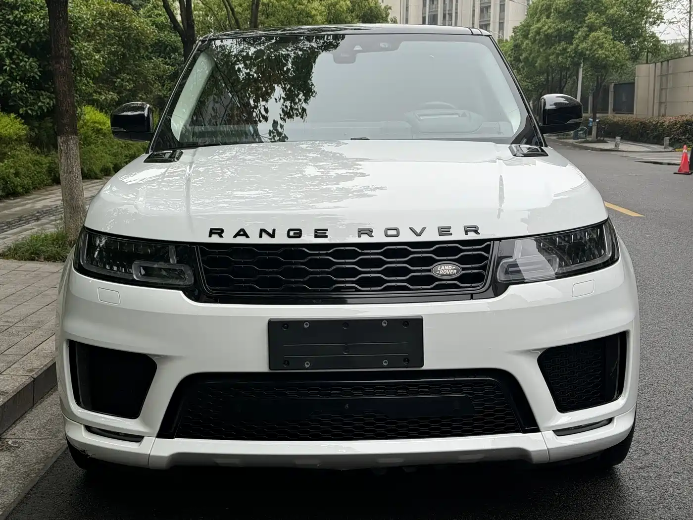 Land Rover Range Rover Sport 2021 3.0 L6 Gloss Black Edition фото 2