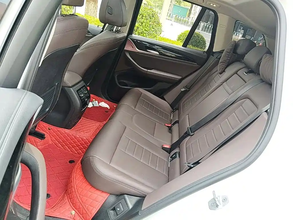 Photo 13 - BMW iX3