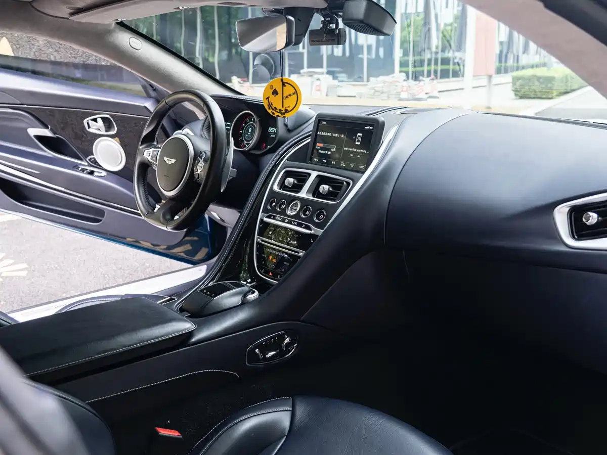 Aston Martin DB11 2017 2017 5.2T V12