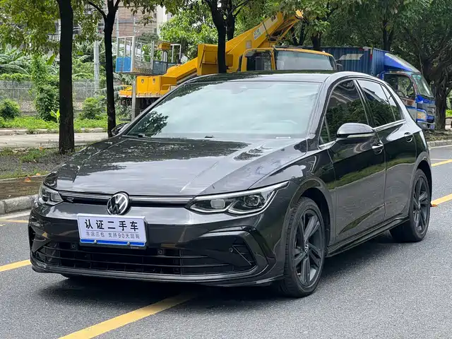 Volkswagen Golf 2021 280TSI DSG R-Line — фото 1