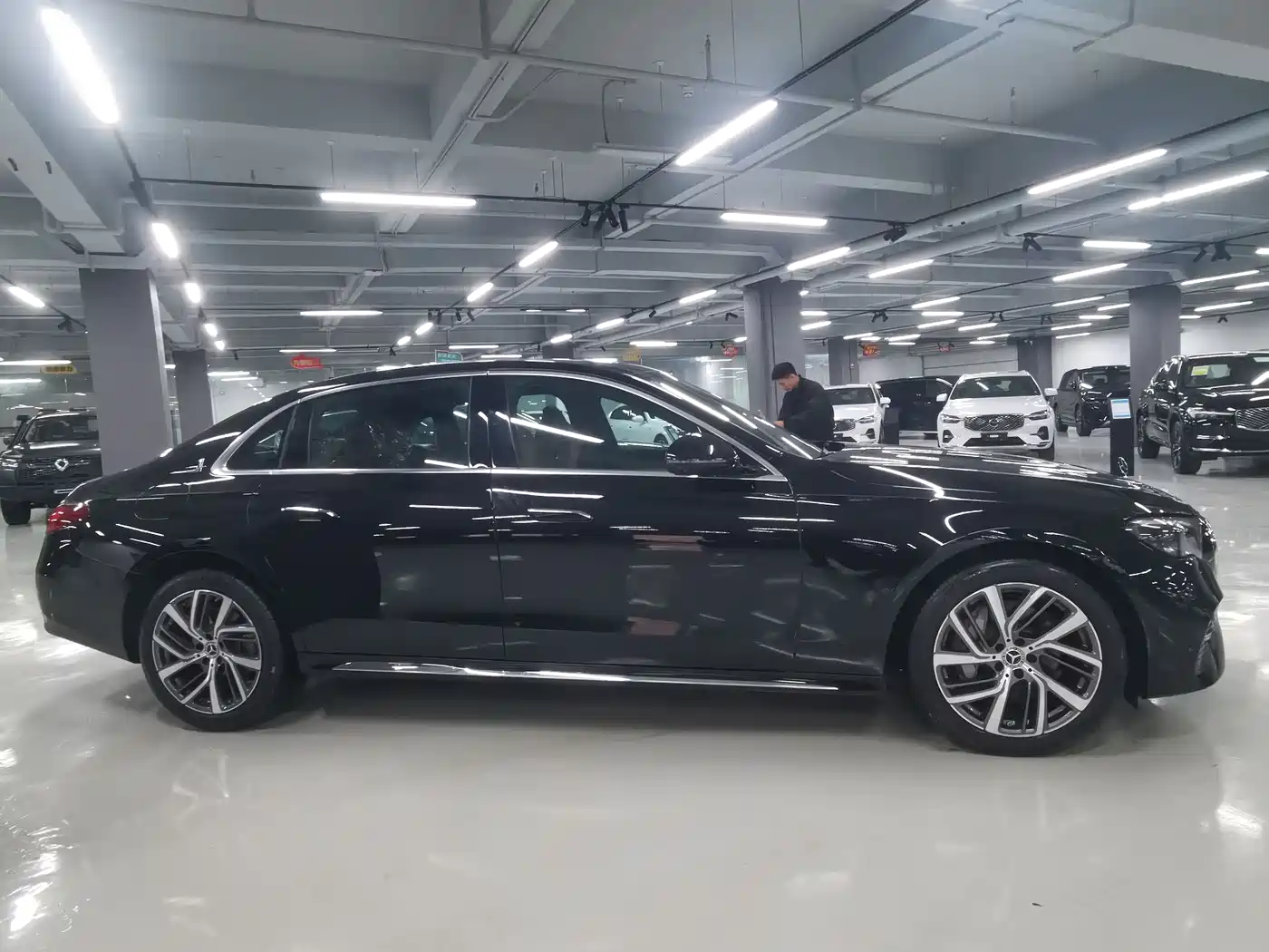 Mercedes-Benz E-Class 2026 E 300 L Luxury фото 4