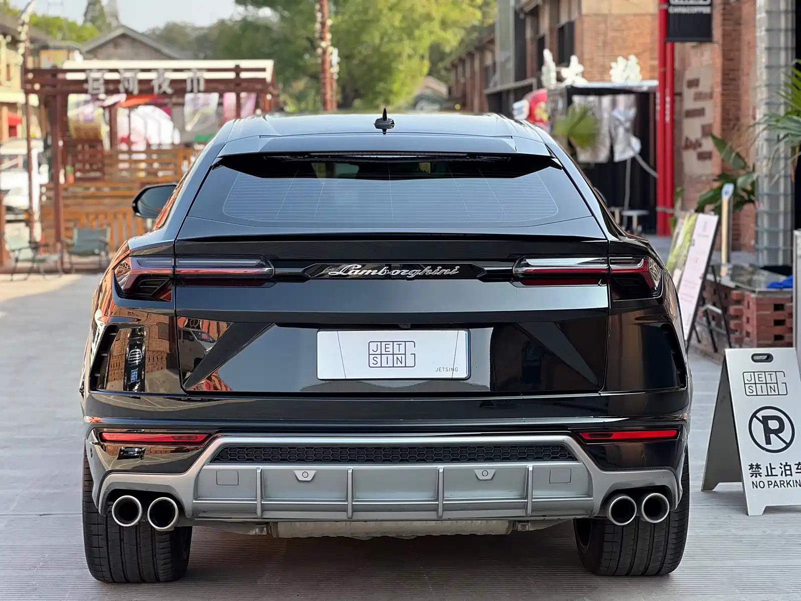 Фото 3 - Lamborghini Urus