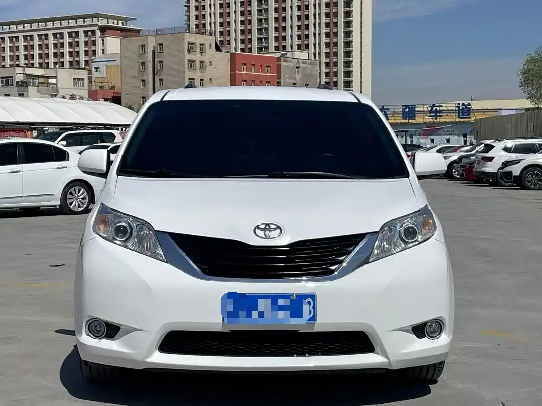 Toyota Sienna 2015 3.5L 4WD L фото 2
