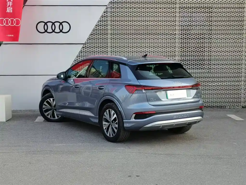 AUDI Q4 E TRON