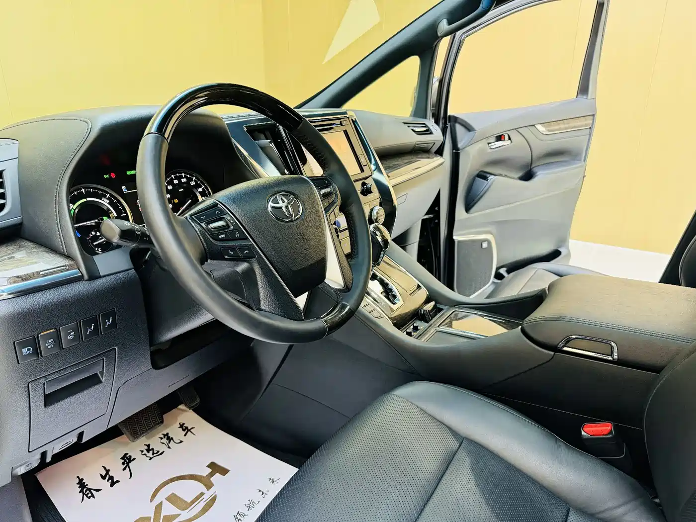 Toyota Alphard 2019 Hybrid 2.5L Premium Edition фото 4