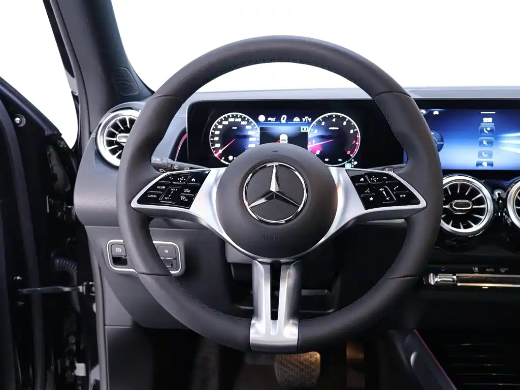 MERCEDES-BENZ GLB