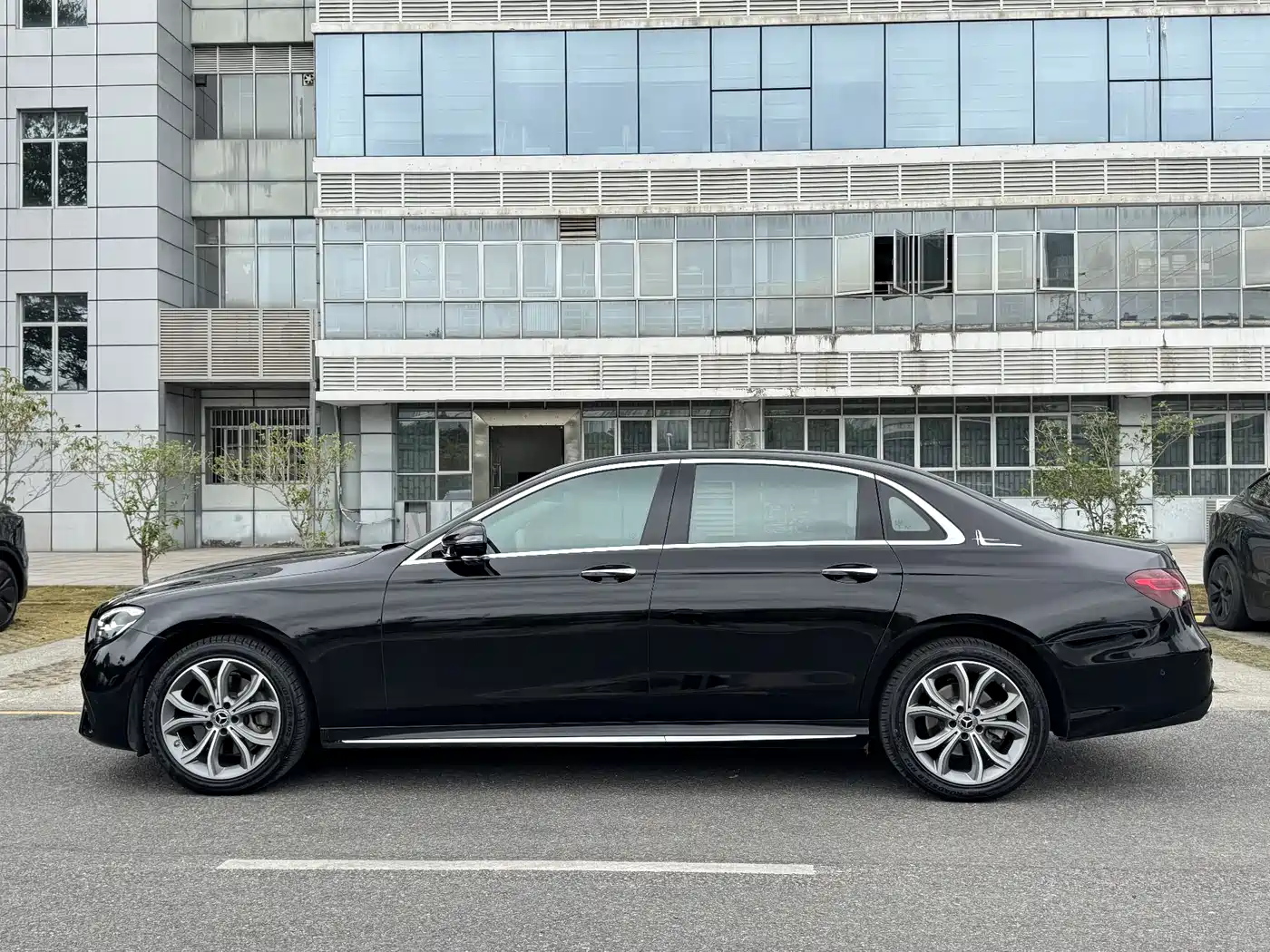 Mercedes-Benz E-Class 2022 E 300 L Sport Fashion фото 20