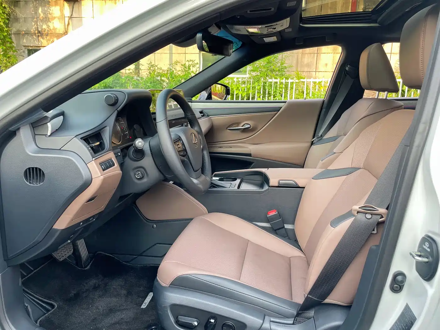 Lexus ES 2025 200 Ultimate Edition фото 4