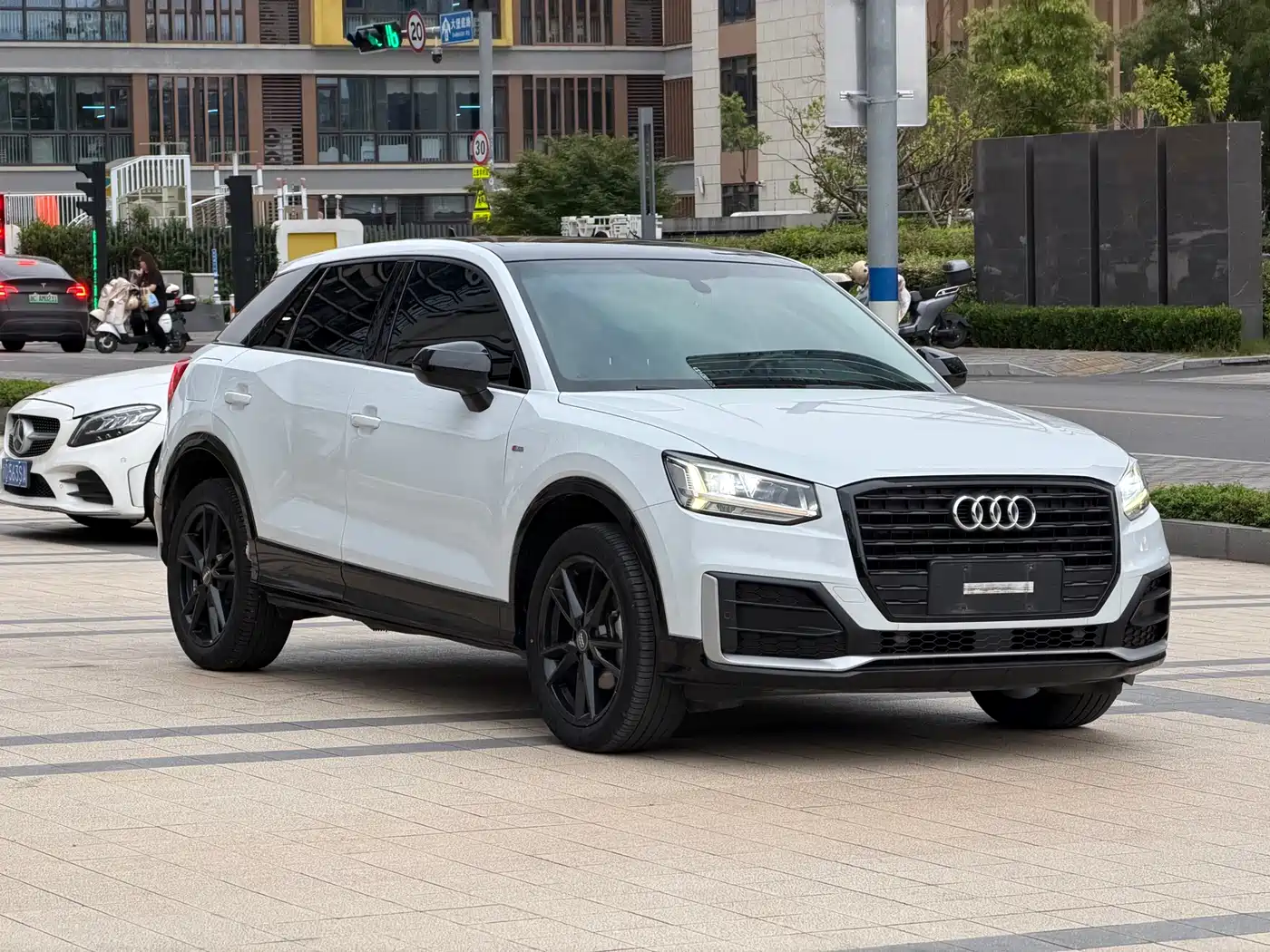 Audi Q2L 2018 35 TFSI Fashion Dynamic China VI фото 3
