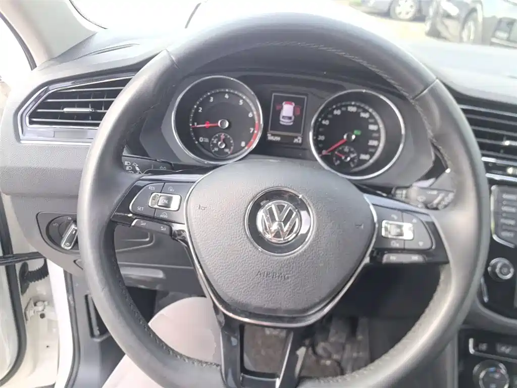 Volkswagen Tiguan L 2017 380TSI Automatic 4WD Luxury Edition фото 11