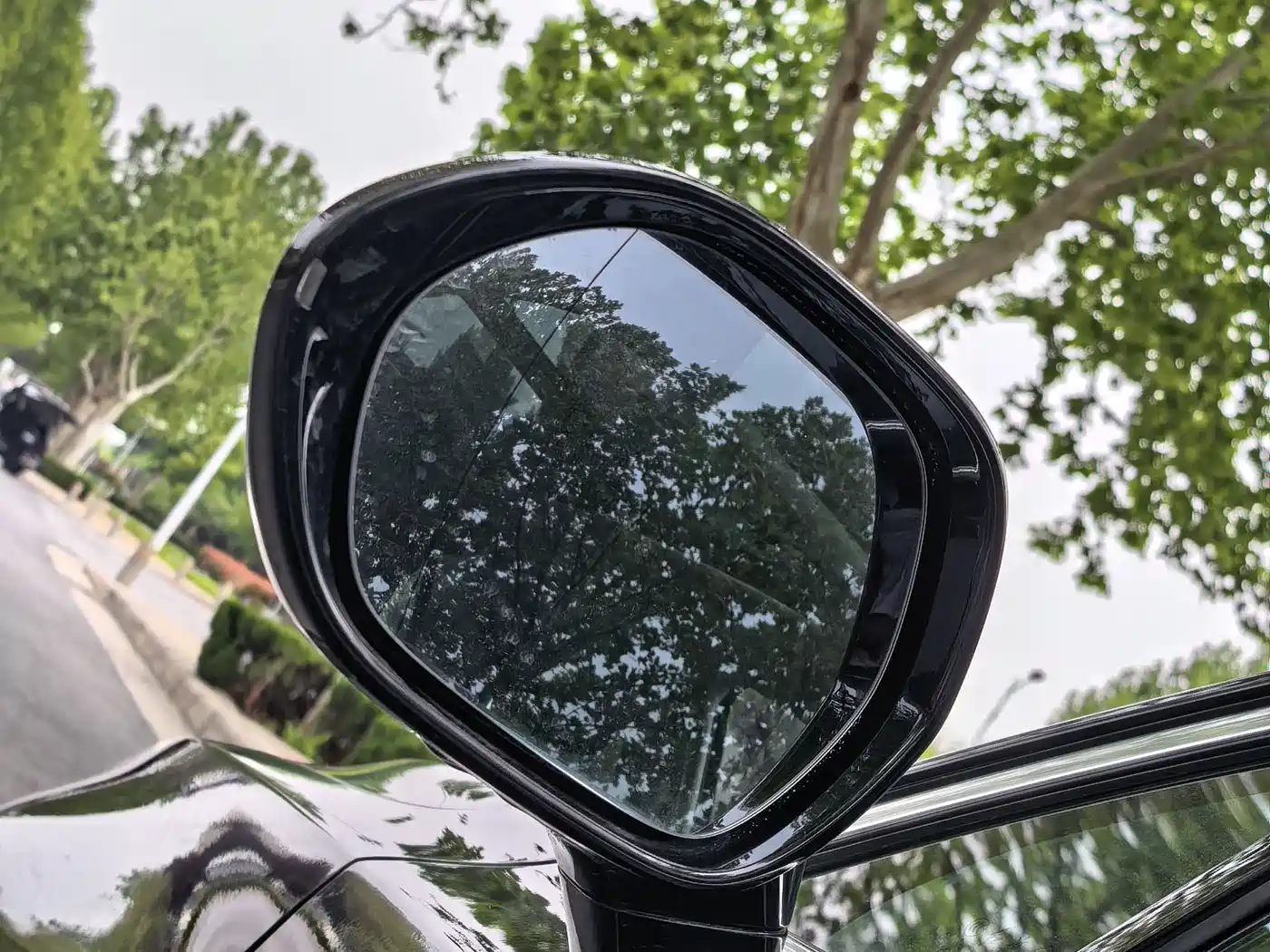 Hongqi H5 2024 1.5T DCT Smart Connect Flag Rhythm Edition фото 12
